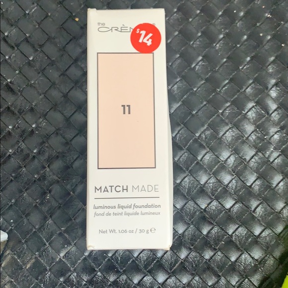 the CRÈME- luminous liquid foundation - Picture 3 of 3